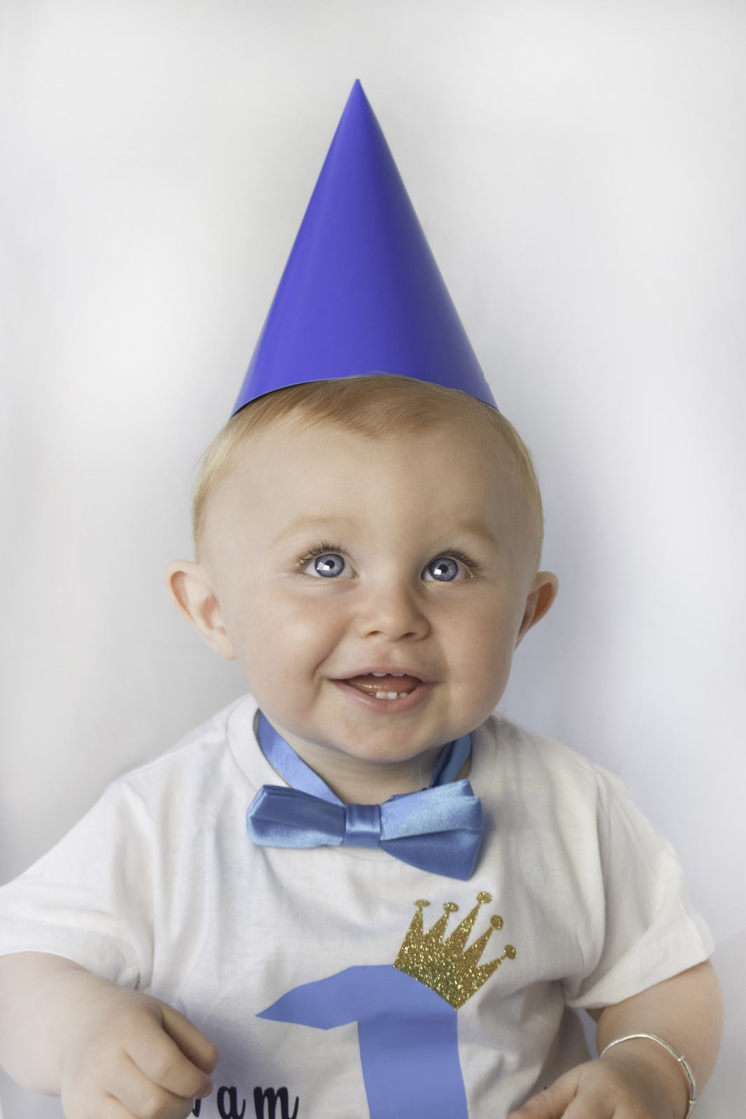 Layden’s first birthday cake smash — frame 5