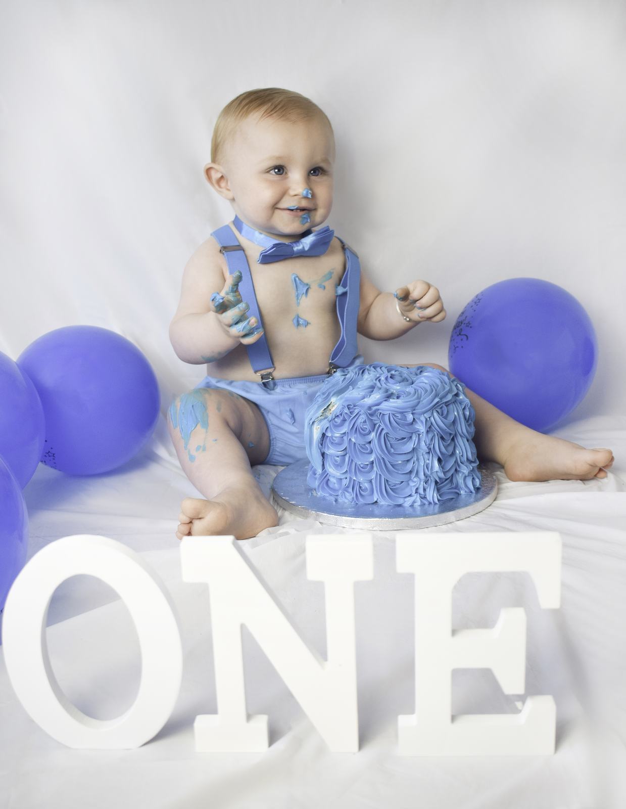 Layden’s first birthday cake smash — frame 10