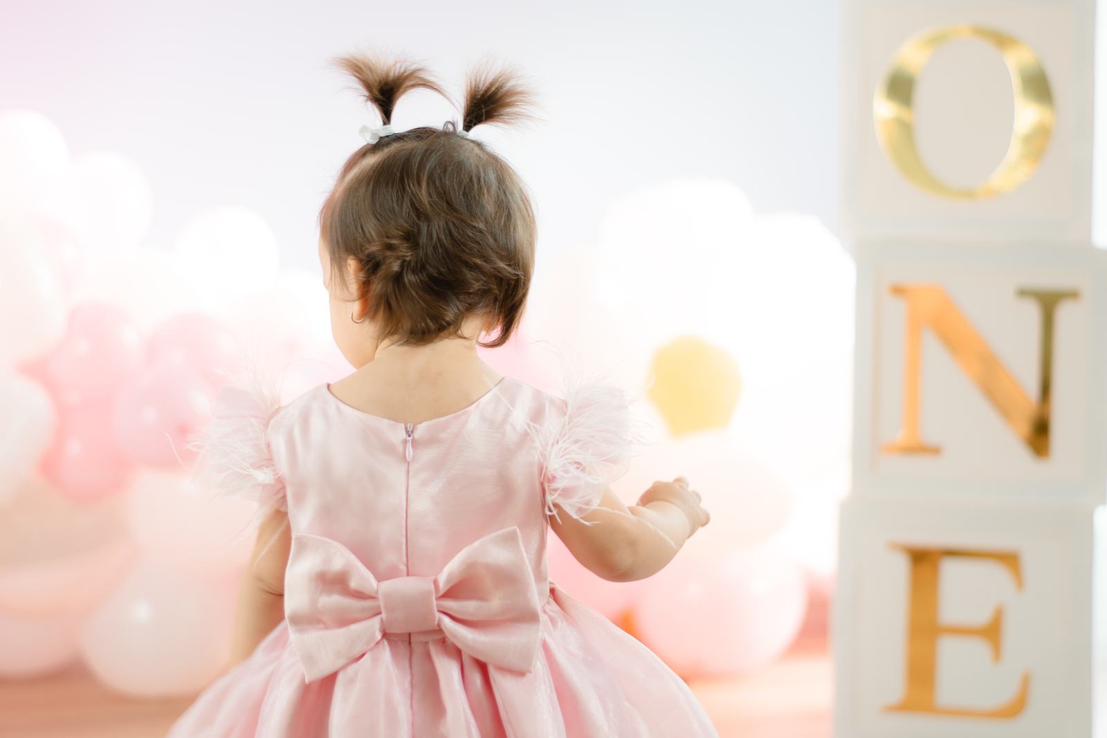 Mia’s first birthday cake smash — frame 2