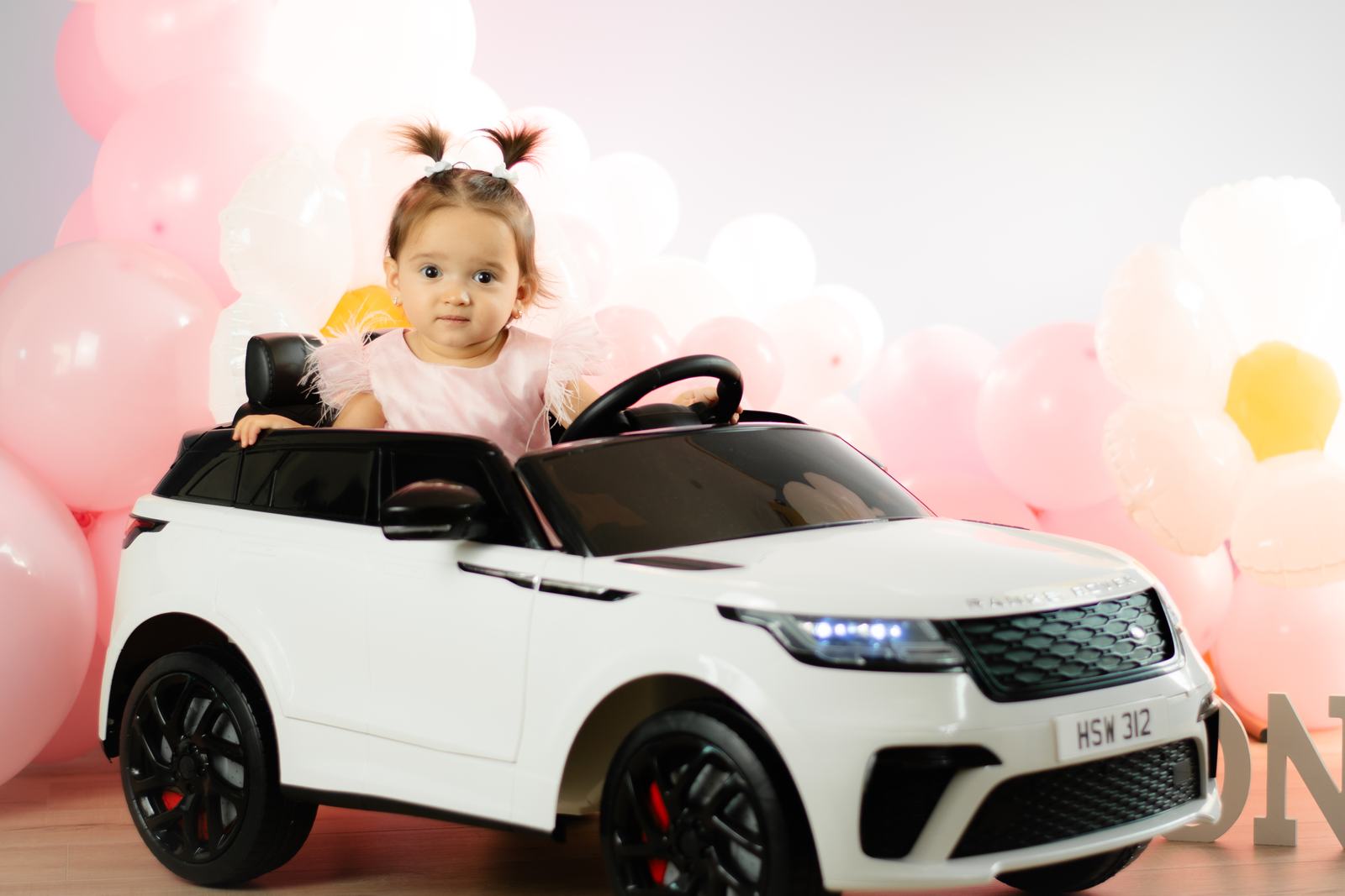 Mia’s first birthday cake smash — frame 3