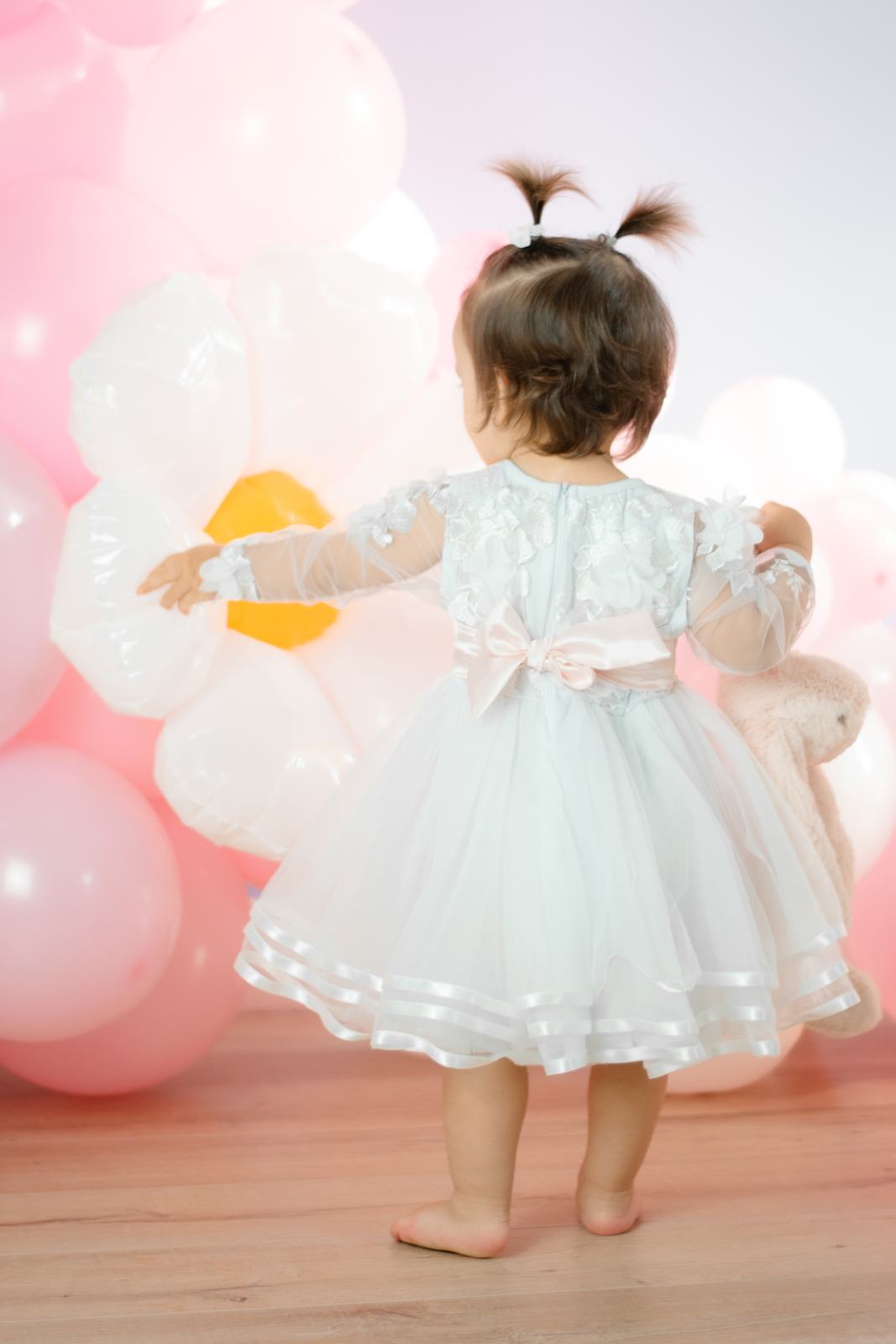 Mia’s first birthday cake smash — frame 8