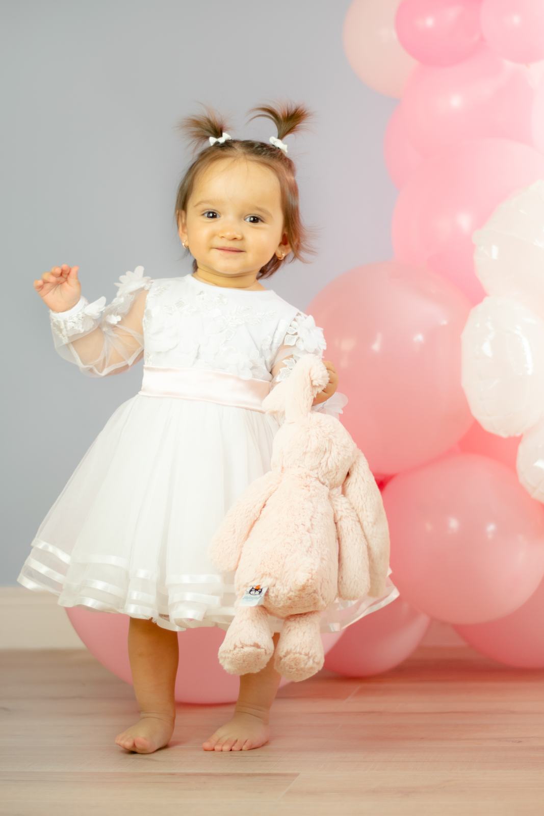 Mia’s first birthday cake smash — frame 9